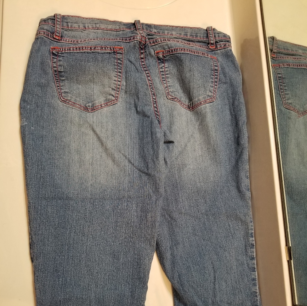 Capri Jeans - Picture 7 of 8